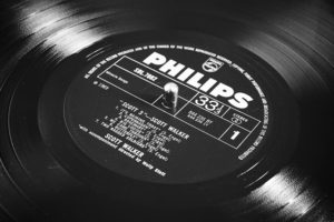 100枚からアナログレコードの作成が可能に、「Qrates」がローンチ