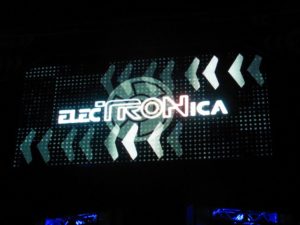 THE SIXTH LIE、ミクスチャーロック＋EDMサウンド